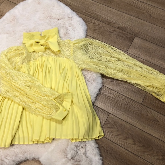 Foravi pleaded laced blouse - Picture 1 of 2